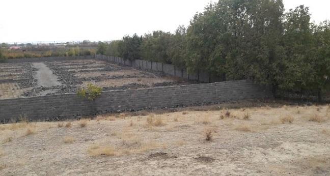 تخریب ساخت و سازهای غیرمجاز در اطراف تپه باستانی فیروزآباد