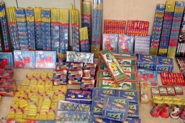 خبرنگاران بیش از 400 هزار عدد مواد محترقه در کرمانشاه کشف خبرنگاران بیش از 400 هزار عدد مواد محترقه در کرمانشاه کشف شد