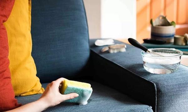 چگونه یک کاناپه یا مبل کهنه و دست دوم را تمیز کنیم؟